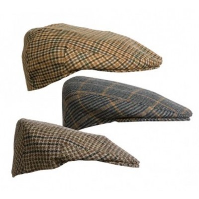 Cap with visor of cloth